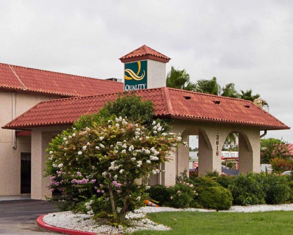 Quality Inn & Suites Del Rio image