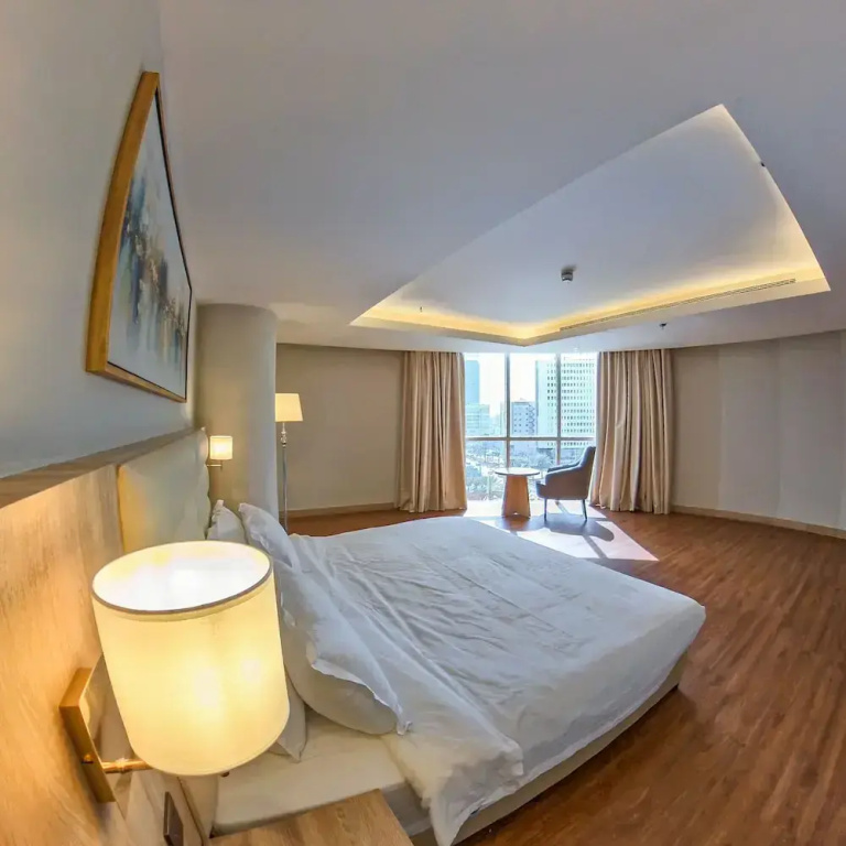 Suite with city view