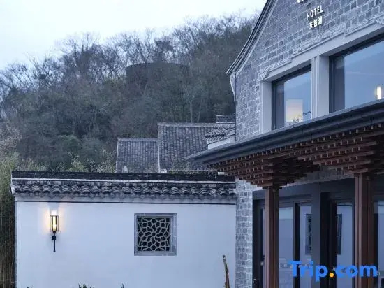 JUN Boutique,Dongqian Lake