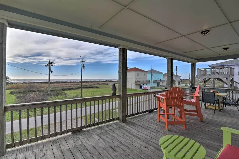 Ocean View & Grill: Crystal Beach Bungalow!