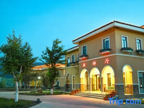 Deep in the mountains, Moon River Villa, a wild luxury holiday homestay