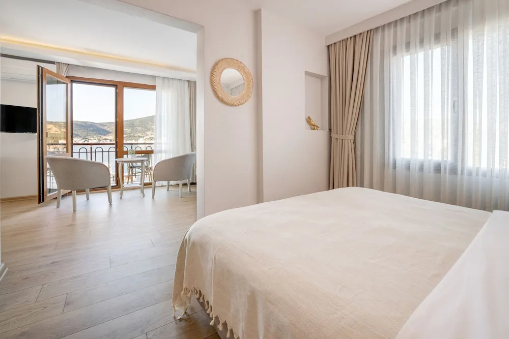 Standard Double Family room with sea view (full double bed)