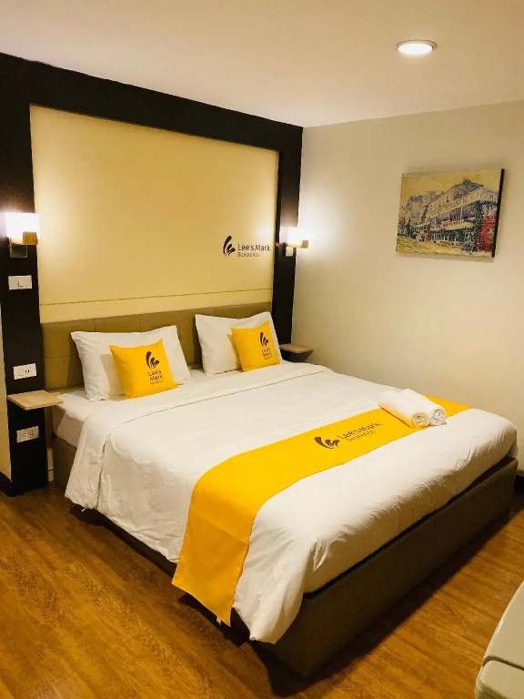 Deluxe Double Suite (full double bed)