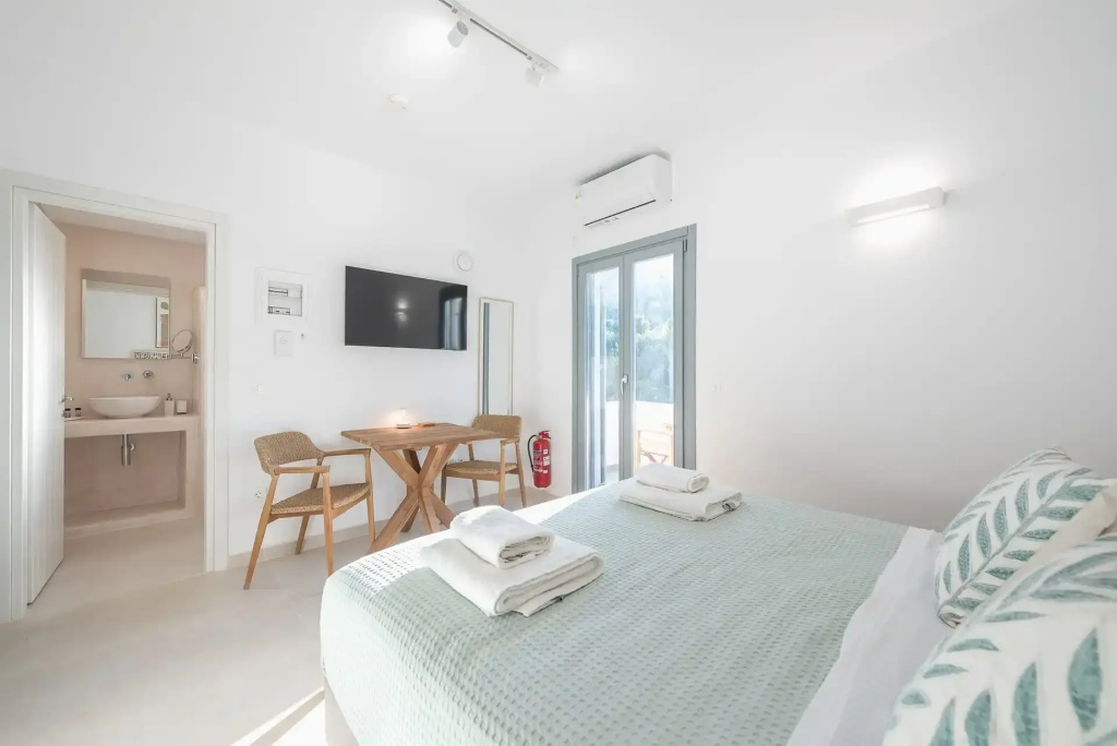 Double Studio with mountain view (full double bed)