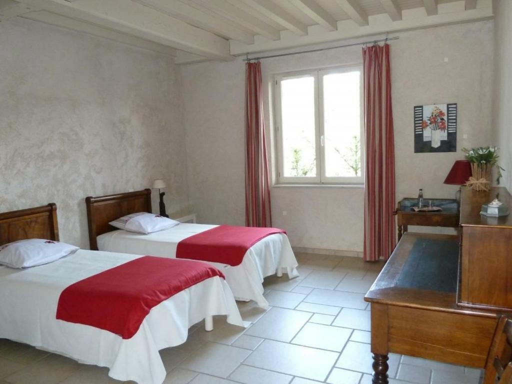 Gîte Saint-Haon-le-Vieux, 4 pièces, 5 personnes - FR-1-496-31