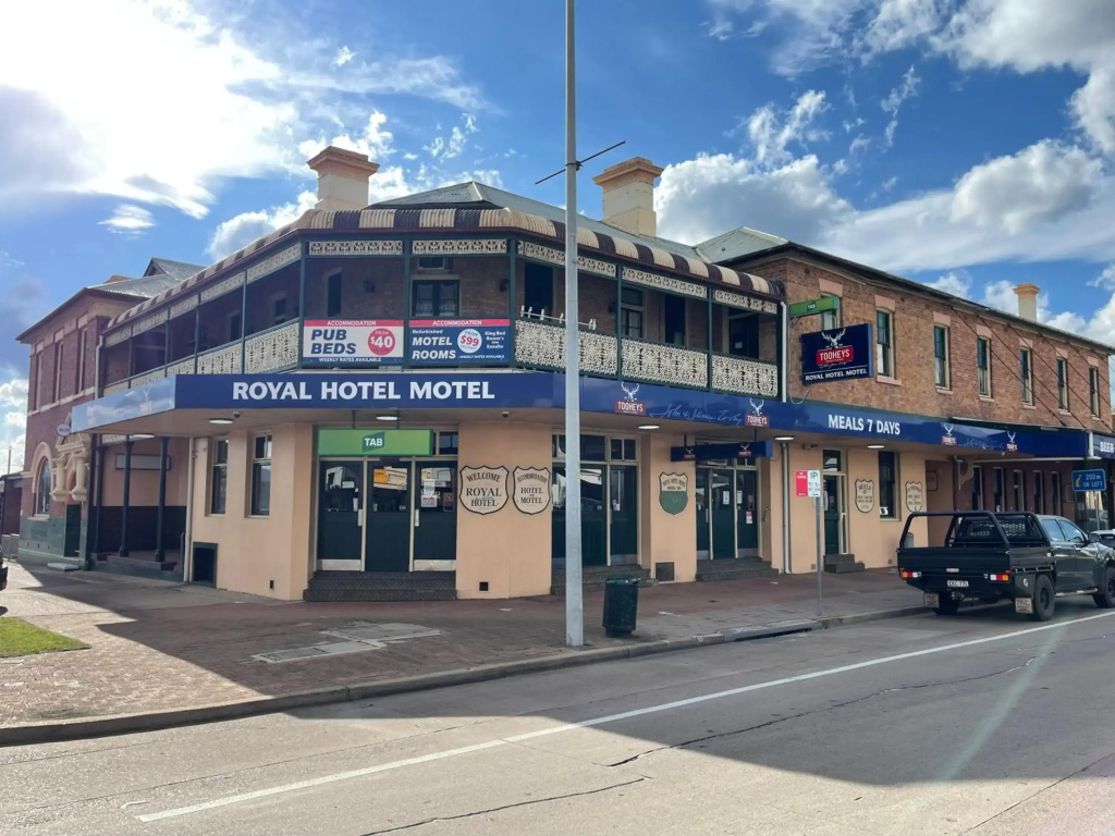 Royal Hotel Motel