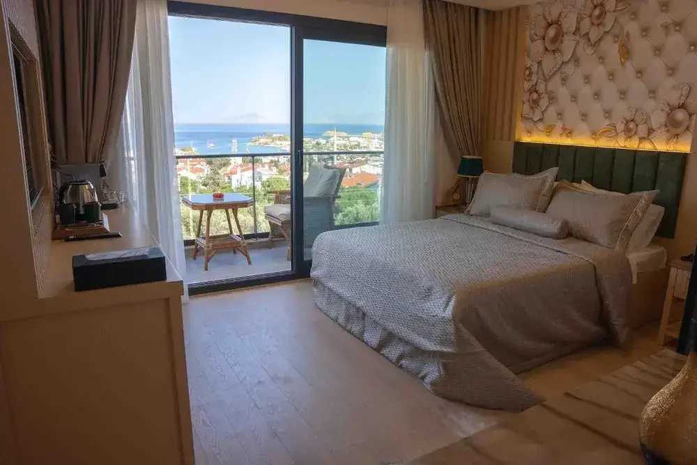 Deluxe Double room with sea view (full double bed)