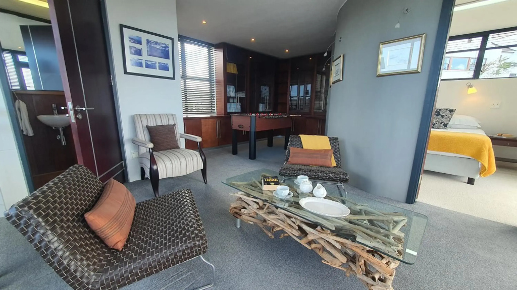 Dazzling View, Knysna - Stunning holiday villa with roof deck & 360° views