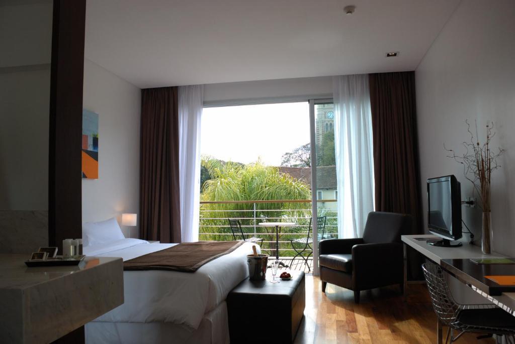 San Isidro Plaza Hotel by null