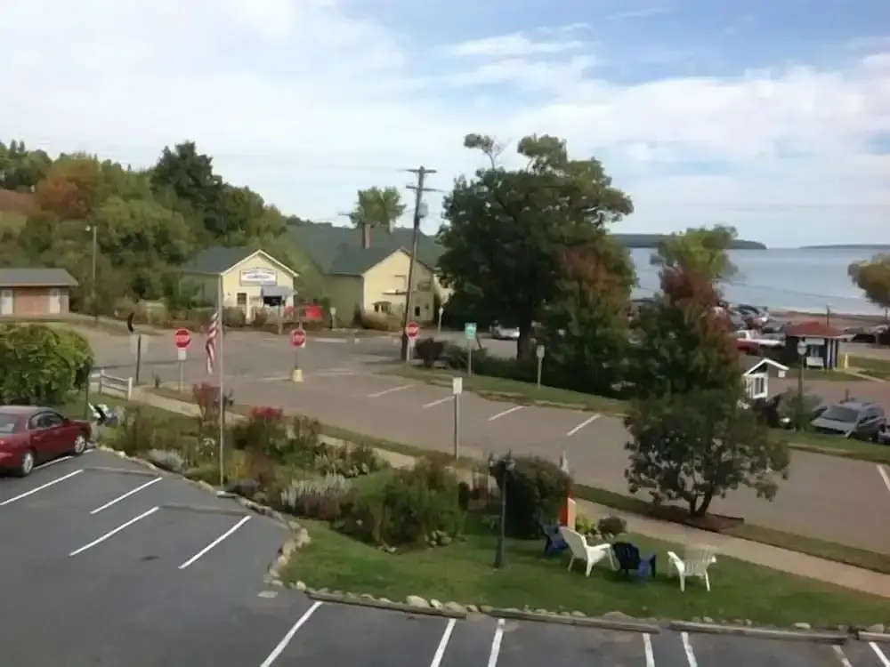 Harbor's Edge Motel