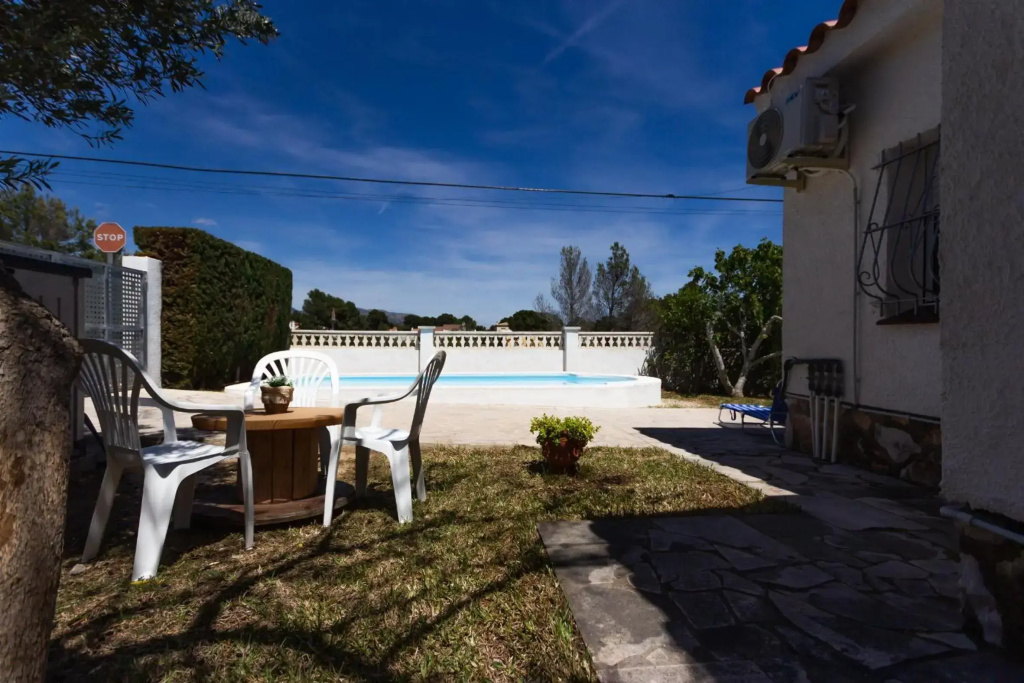 Casa Familiar con Amplio Jardín Av 3 Calas