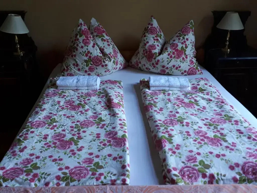 2 Bedrooms Villa