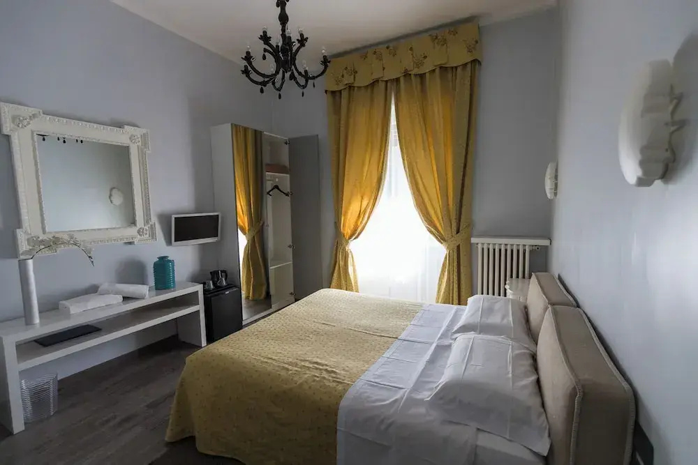Superior Double room with balcony (full double bed)