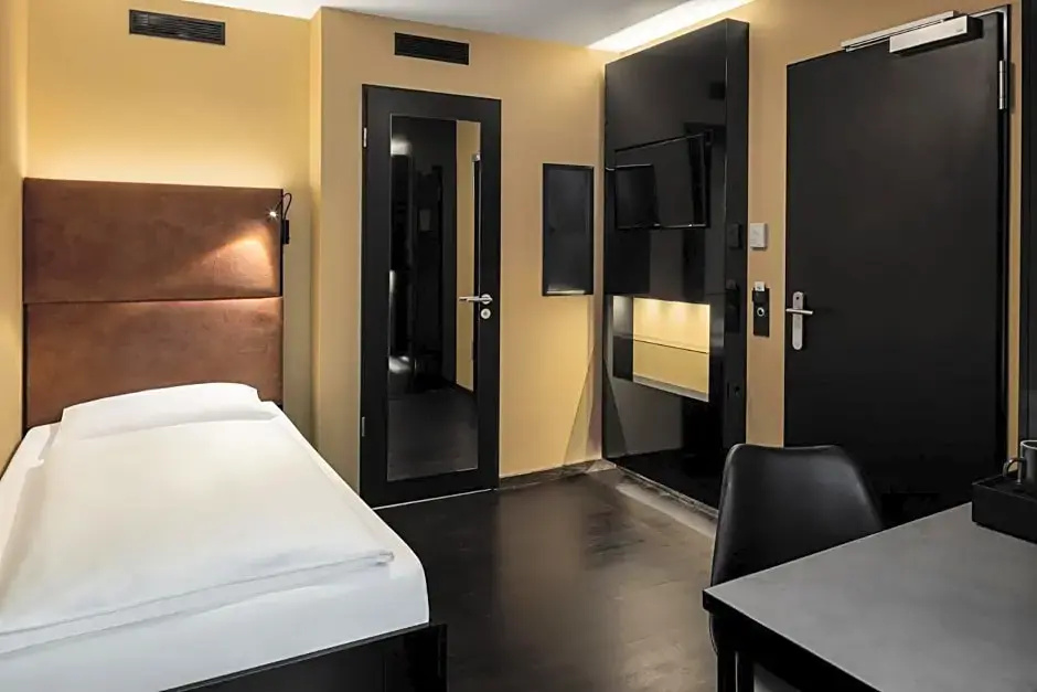 Economy room
