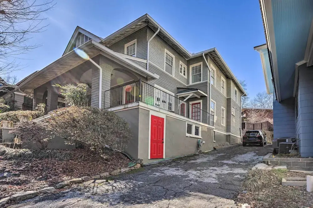 Bright Apartment 3 Mi to Downtown Birmingham!