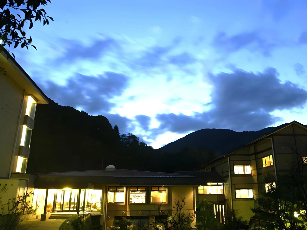 Gyokusenkaku