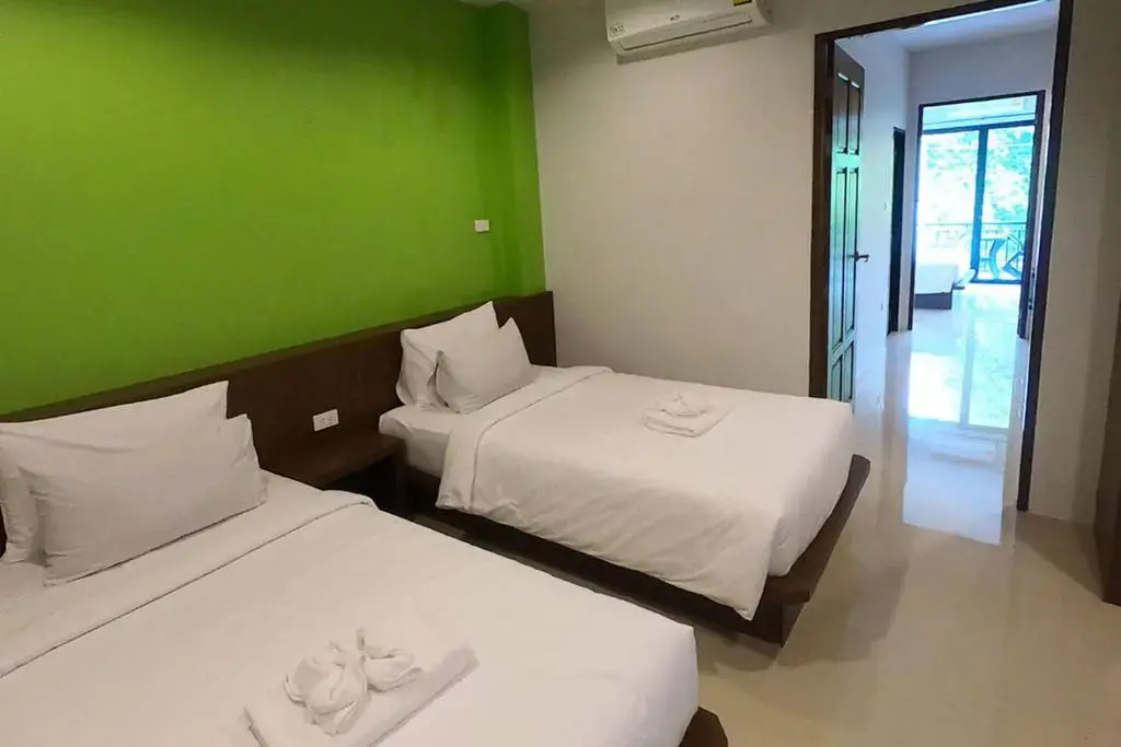 Deluxe Double room with balcony (full double bed)