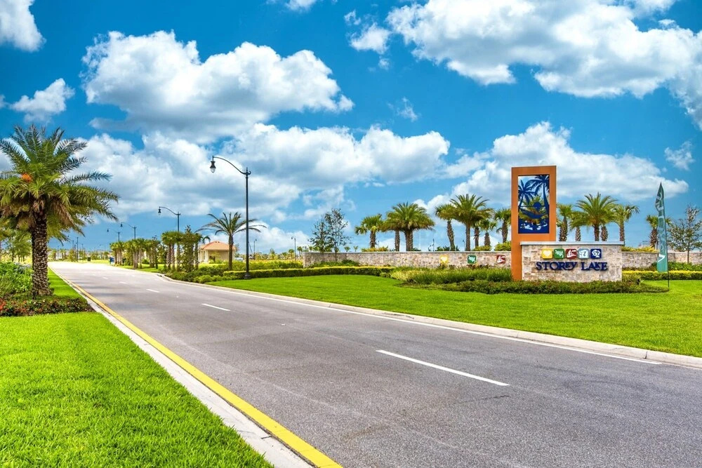 Lakeview Retreat Cozy 2BR Haven at Storey Lake, Kissimmee