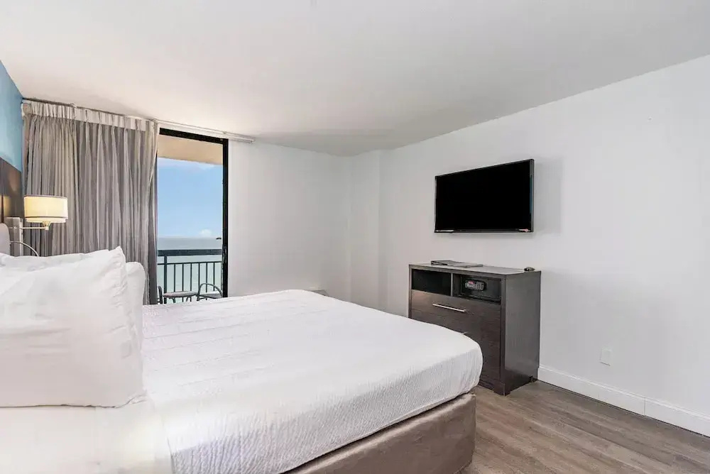 Standard Double room with balcony and with ocean view (full double bed)