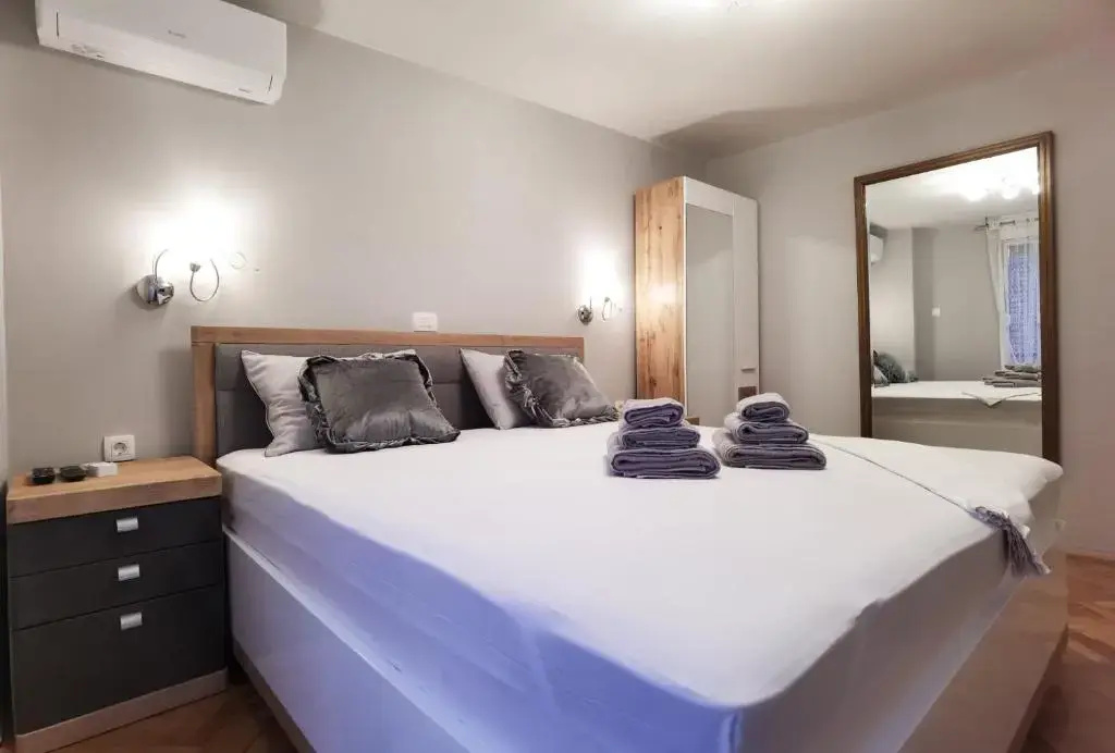 2 Bedrooms Apartment