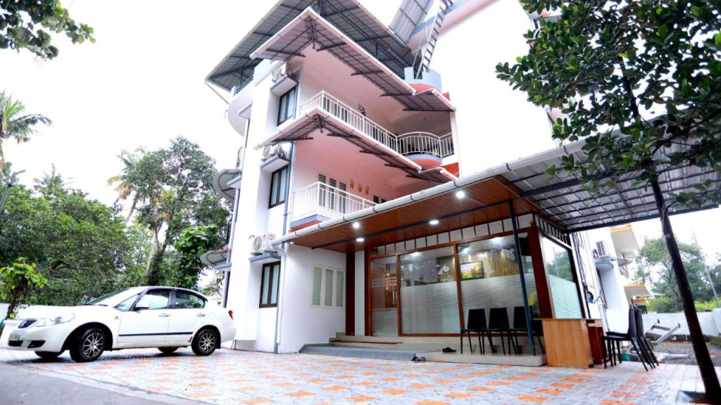 Base9 Airport Hotel