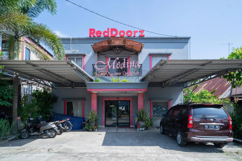 RedDoorz Syariah Near Tugu Dodol Kandangan