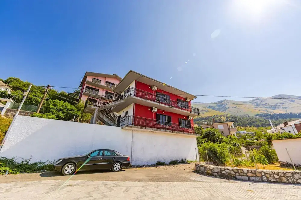 Red House 2 in Shkod r