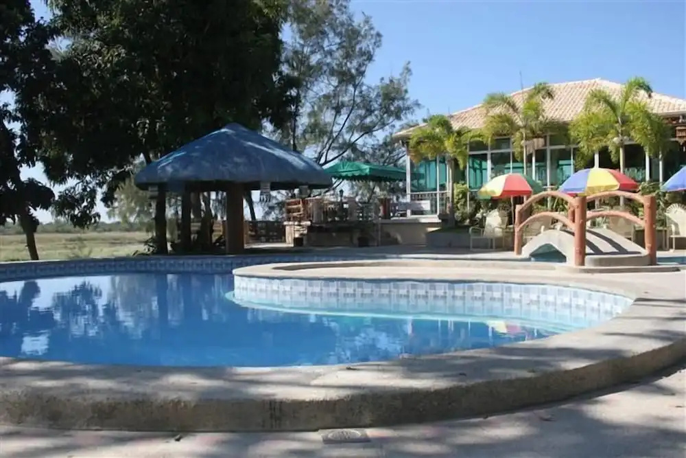 RedDoorz Plus @ Rio Grande de Laoag Resort Hotel Ilocos Norte (Quarantine Hotel) - фото 28