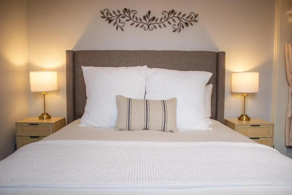 Double Suite (full double bed)