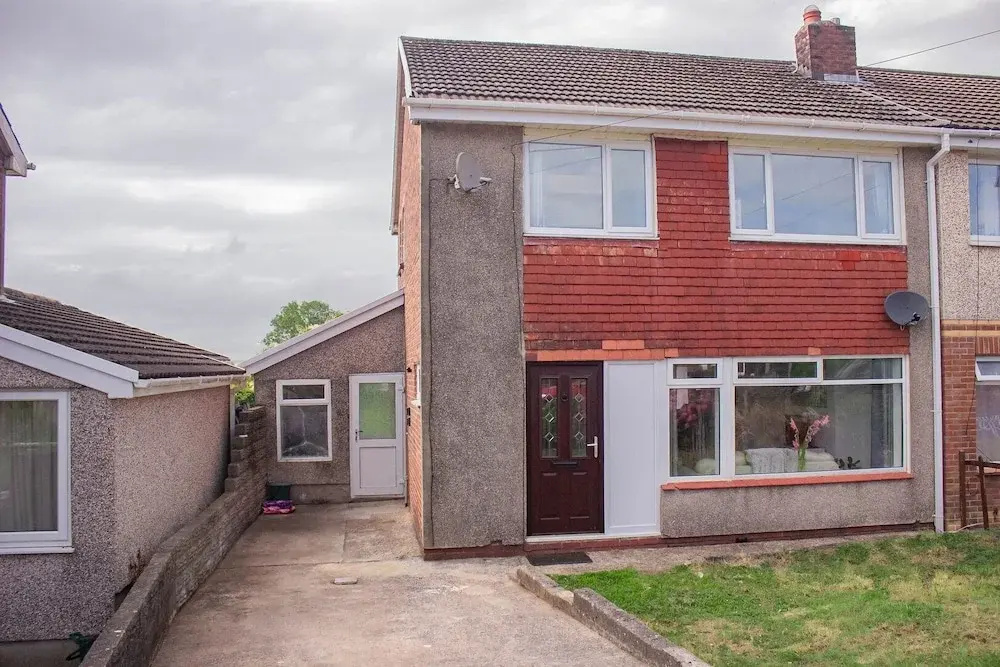 Swansea 3 Bedroom Home With Parking & Garden
