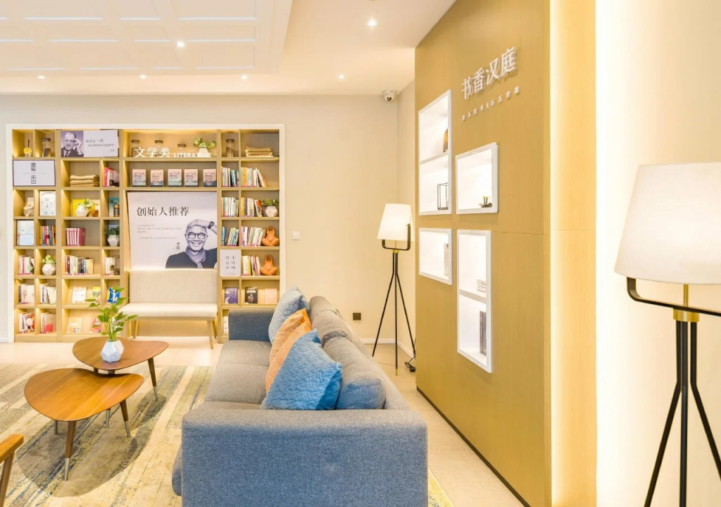 Lobby & Reception