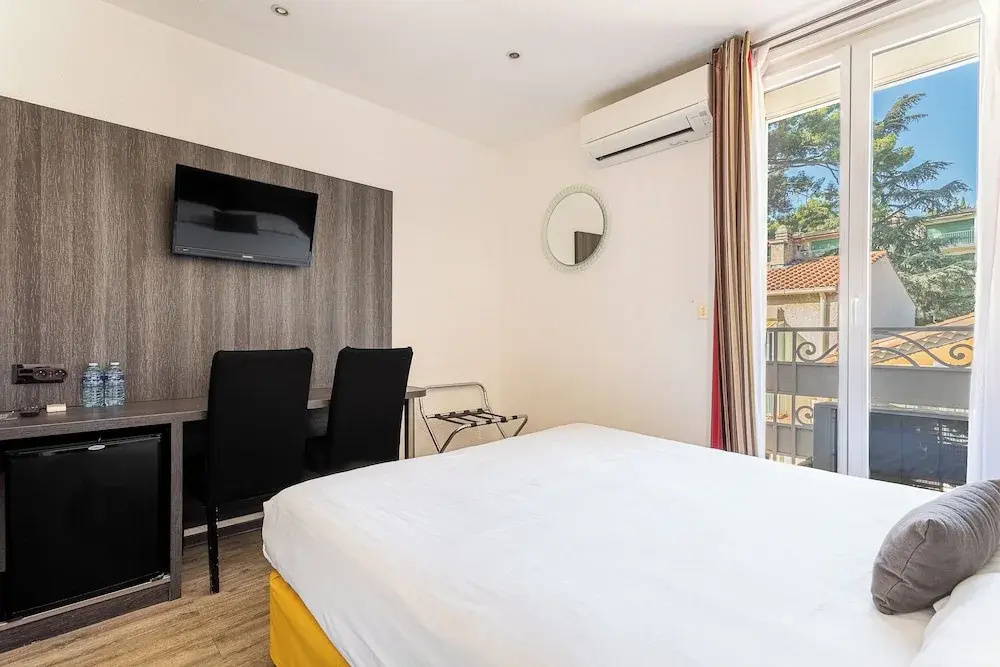 Standard Double room with land view (full double bed)