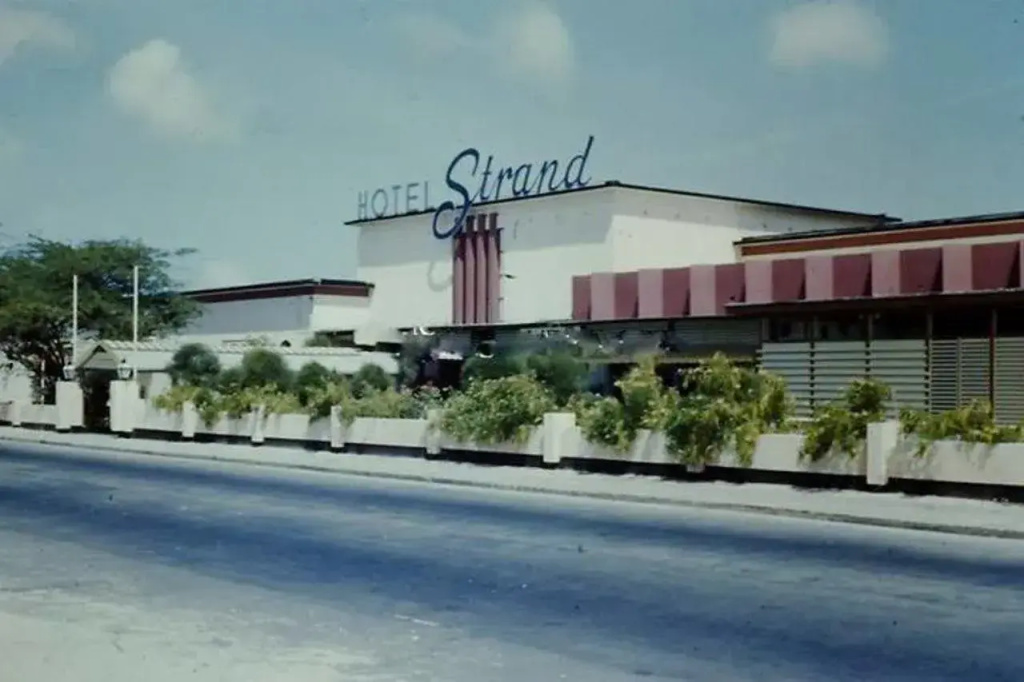 Voco Surfside Aruba Hotel