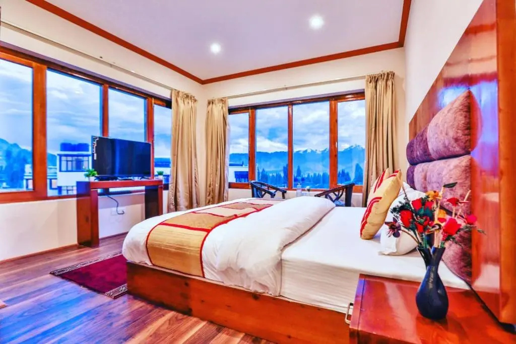 Deluxe Double room (full double bed)