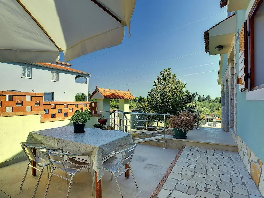 Traditional Holiday Home With Covered Terrace
