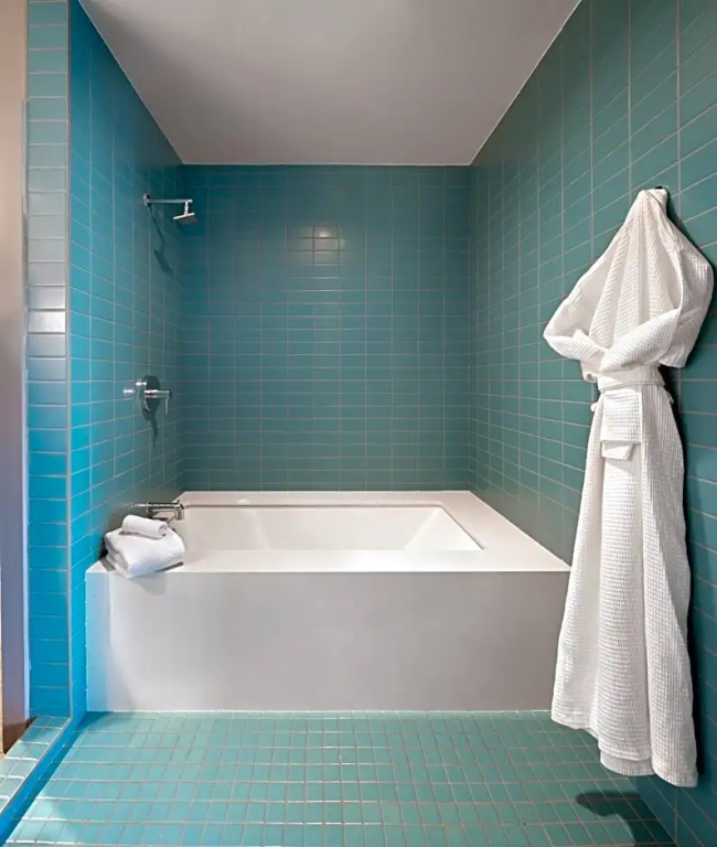 Double Suite with balcony (full double bed)