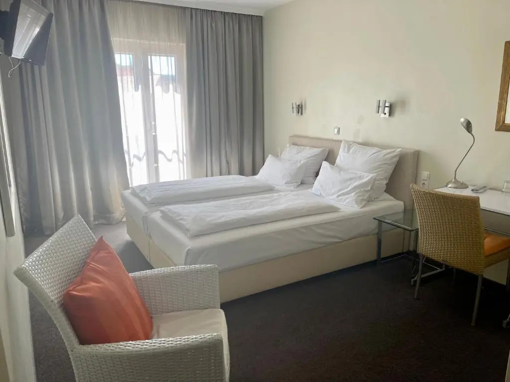 Standard Double room with balcony (full double bed)