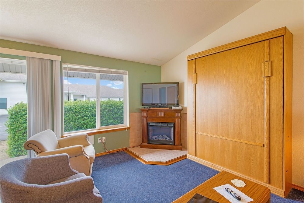 Windjammer Condos — 4