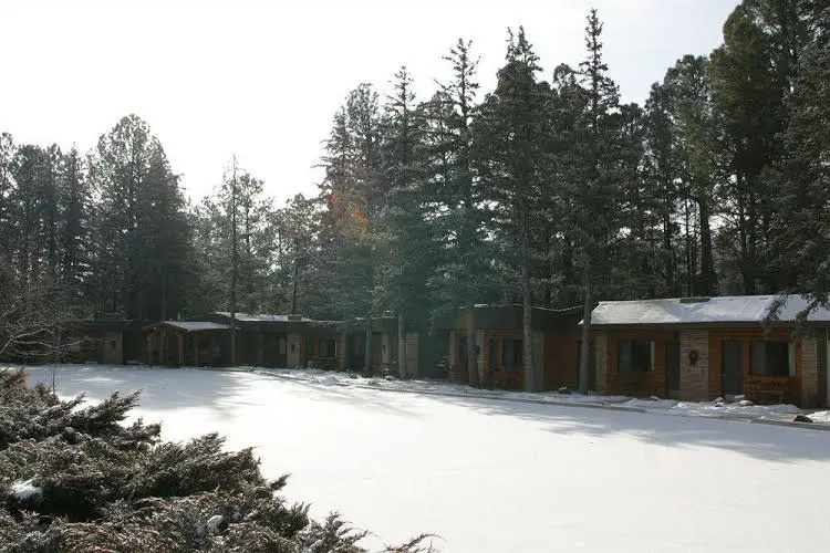 West Winds Lodge And Condos