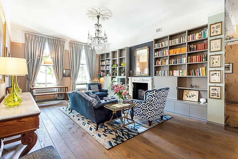 Well-designed Chelsea Flat