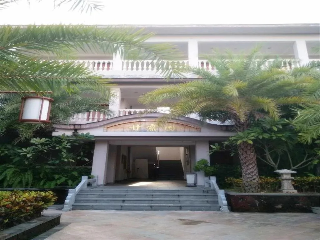 Sanya Little Fish Hot Spring Hotel