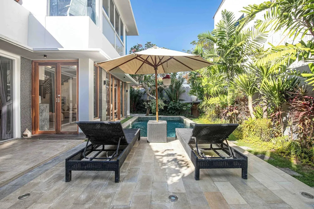 Beautiful 3BR Center Seminyak