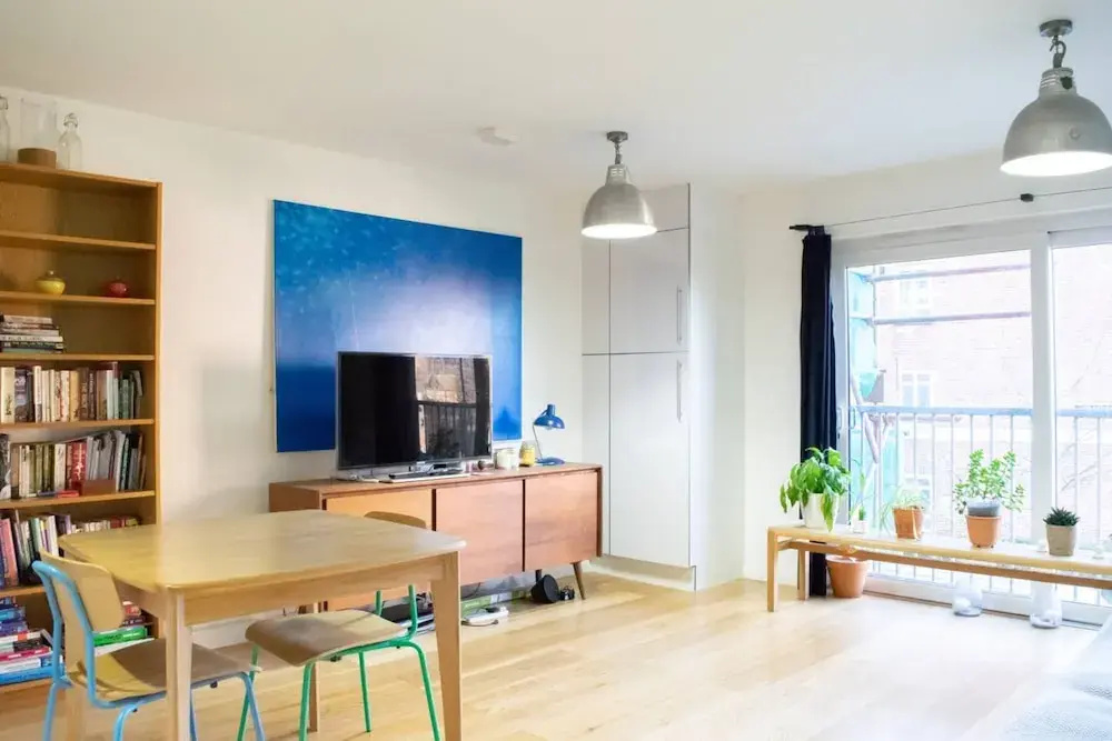 Spacious and Modern 2 Bedroom Flat in East London