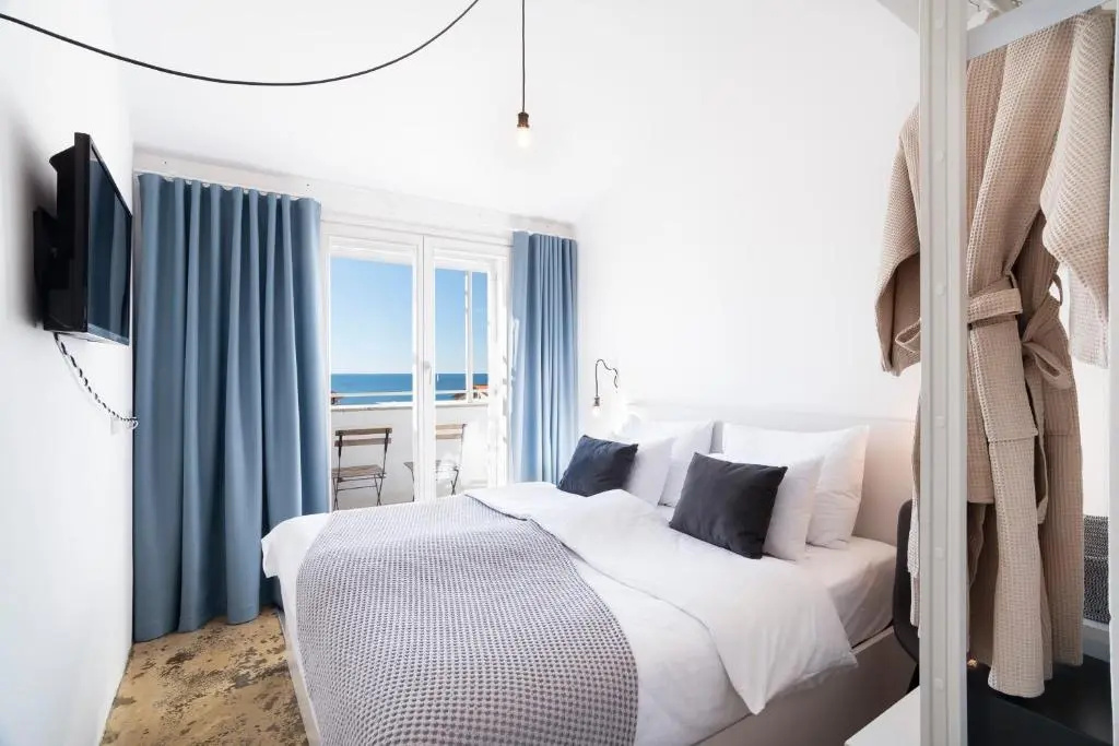 Standard Double room with balcony and with sea view (full double bed)