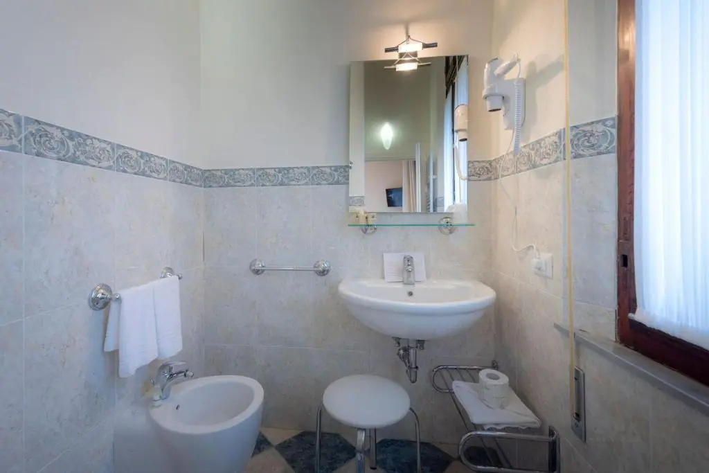 Deluxe Double room with balcony (full double bed)