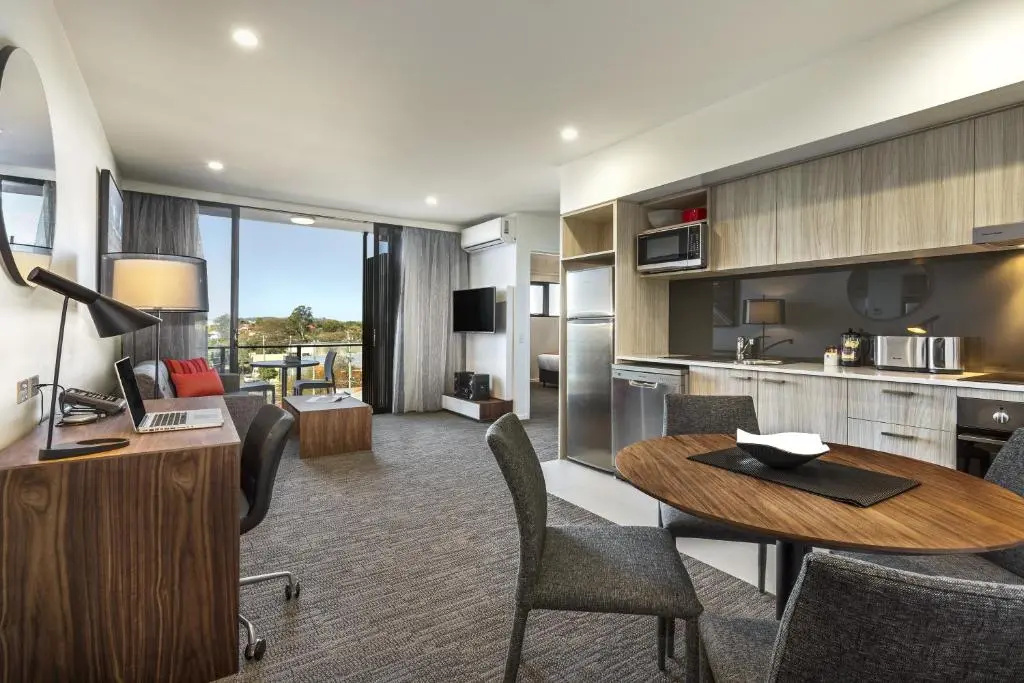 3 Bedrooms Apartment