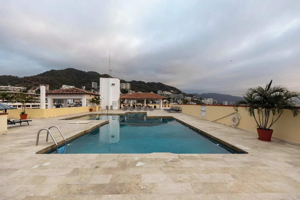 Ocean View 2Br Condo-balcony-beach-pool - 902 — 3