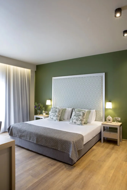 Double Suite (full double bed)