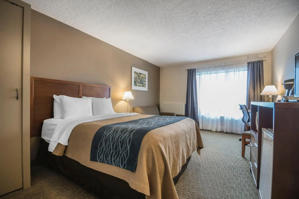 Comfort Inn — 4