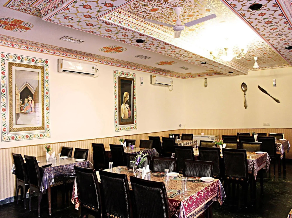 OYO 1995 Hotel Nirwana - Général